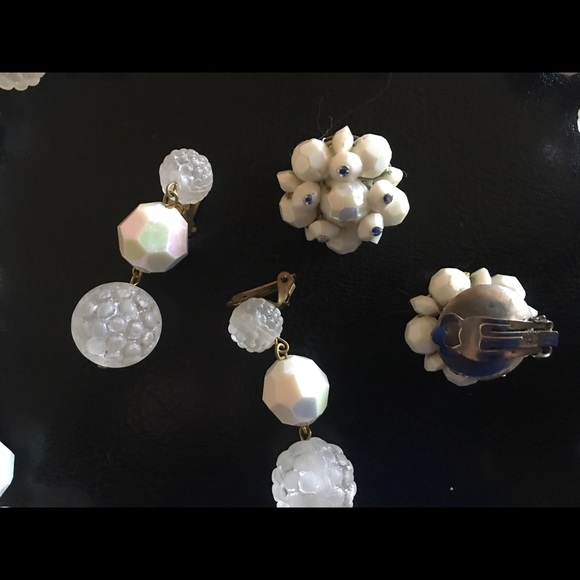 1950s Beaded necklace & clip on earrings - Picture 2 of 3